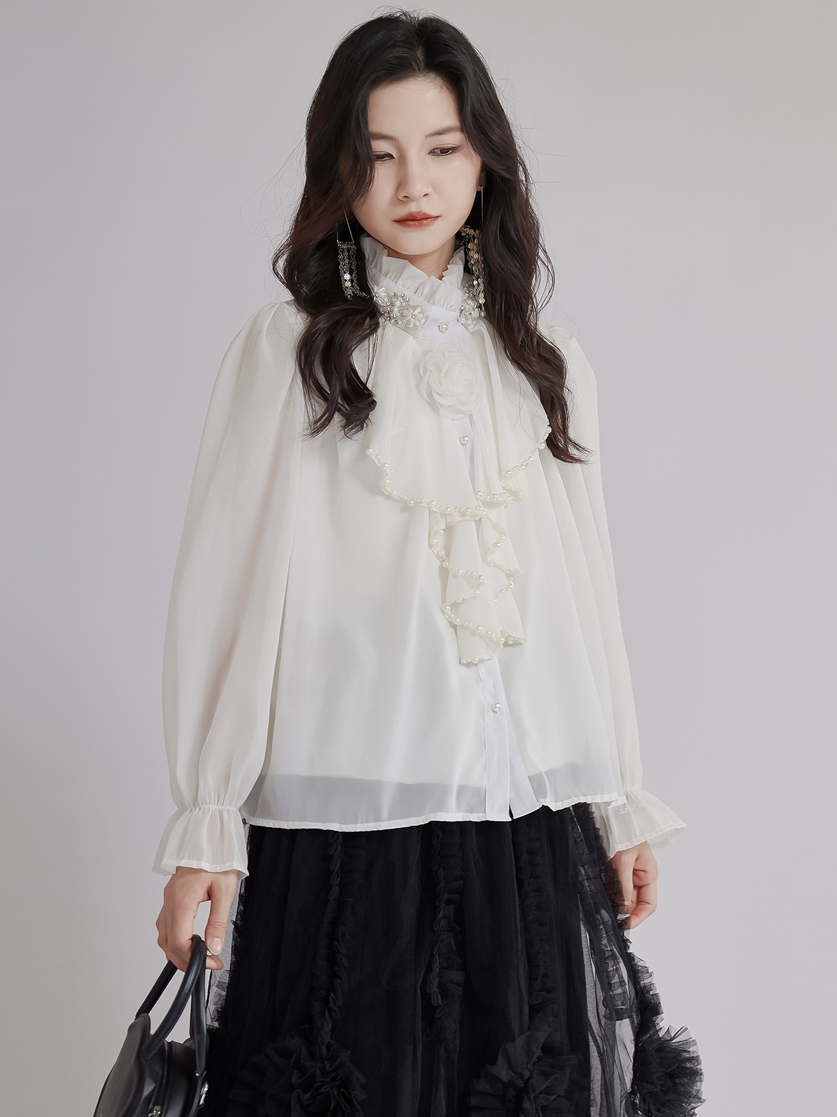 フォーマルスーツ 立体花装飾フリル襟ブラウス上品白シャツ