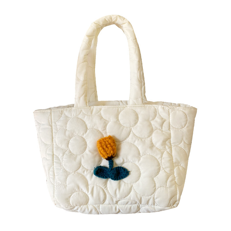 キルティングバッグ 花モチーフ刺繍付きキルティングトートバッグ