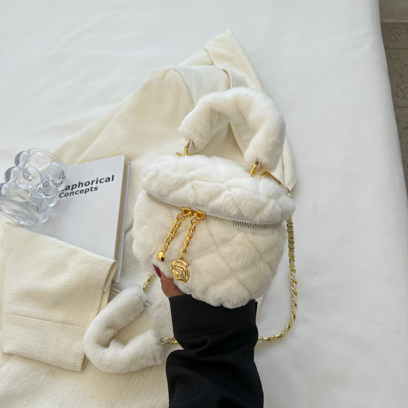 キルティングバッグ ふわふわファーキルティングチェーンバッグ秋冬レディース全4色
