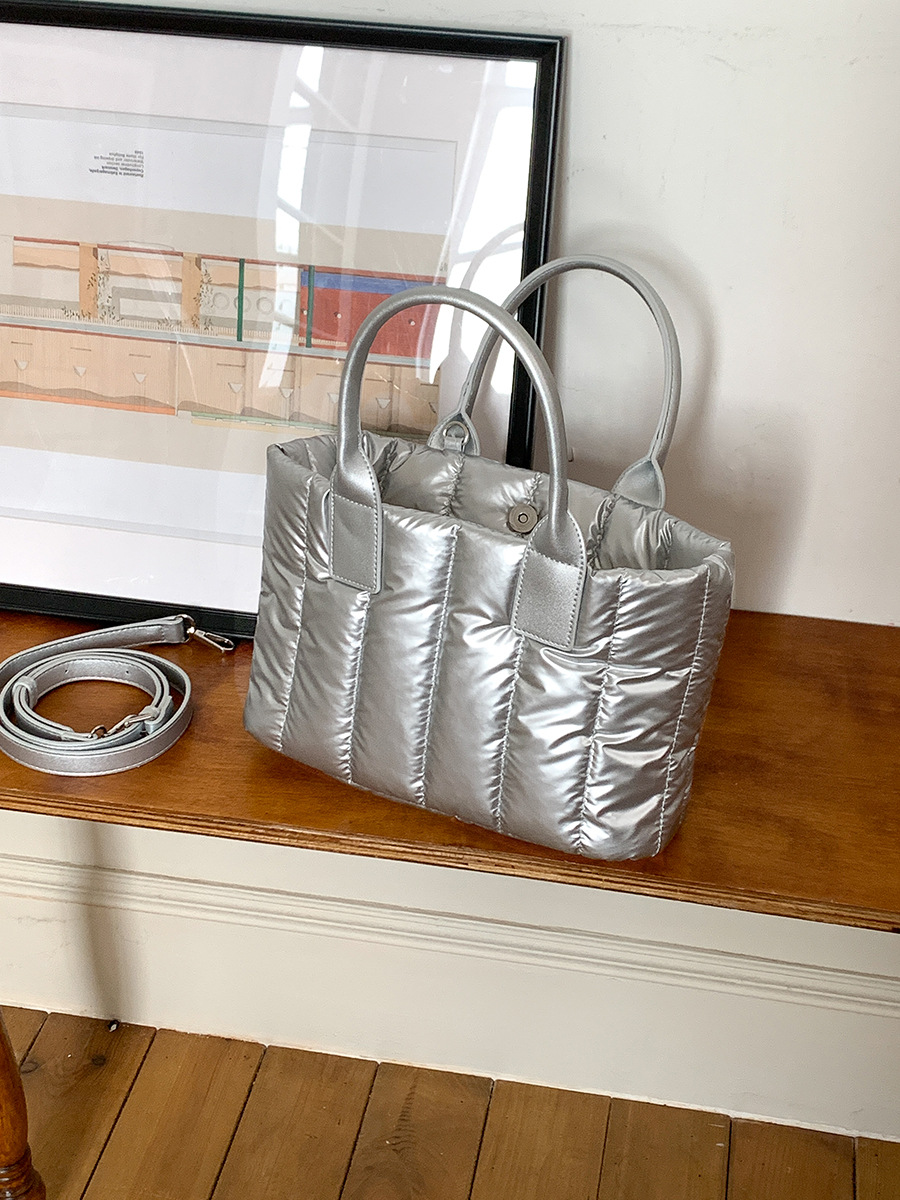 キルティングバッグ 中綿入りふっくらキルティングトートバッグ