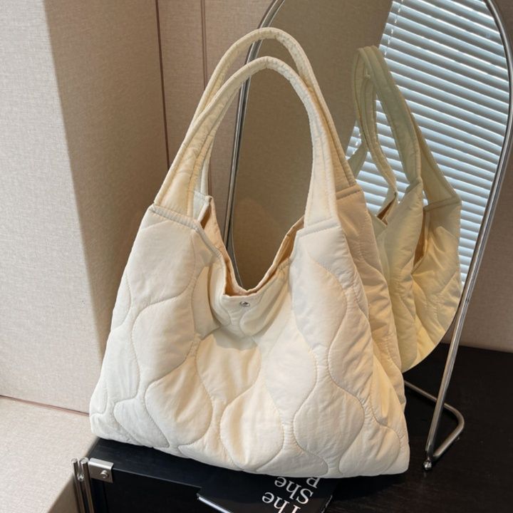 キルティングバッグ なめらかキルティング肩掛けトートバッグ