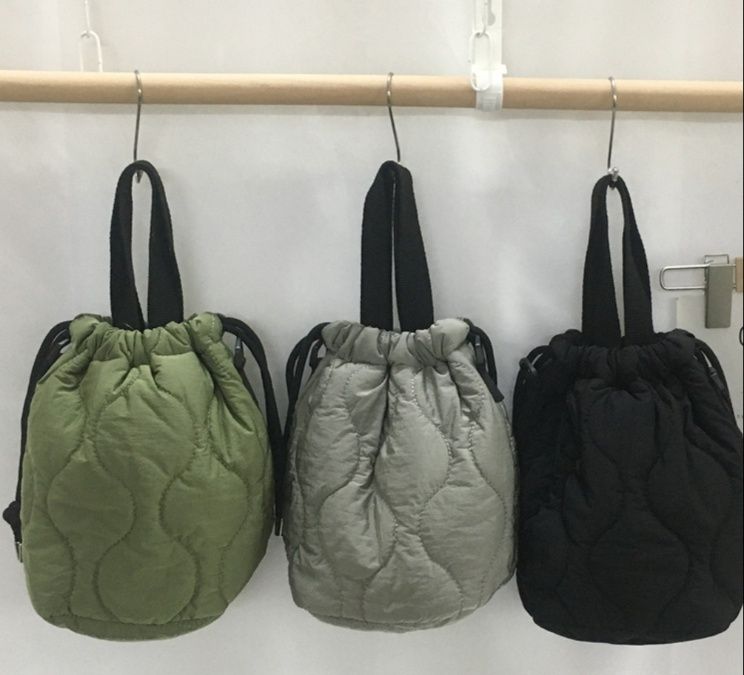 キルティングバッグ ふんわり波模様の巾着トート
