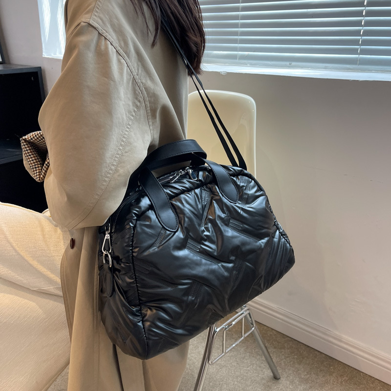 キルティングバッグ 立体編み込みデザインキルティングボストン型ショルダーバッグ