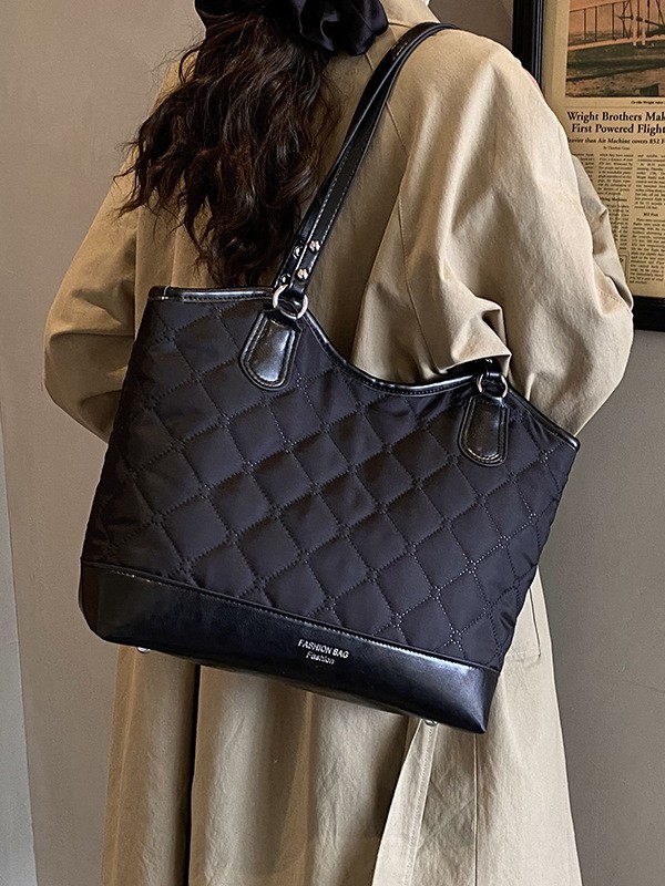 キルティングバッグ 大容量キルティングトートバッグ 通勤ショルダー対応
