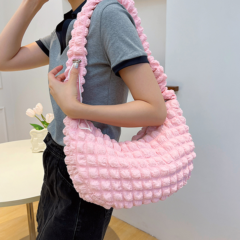 キルティングバッグ ふわもこ半月型ショルダー