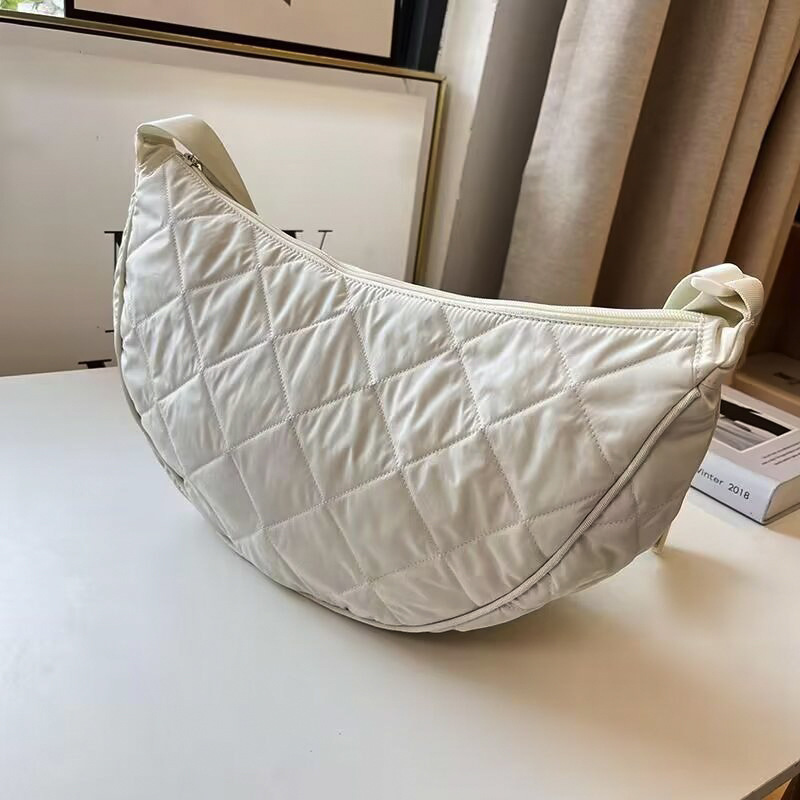 キルティングバッグ シンプル半月型キルティングショルダー