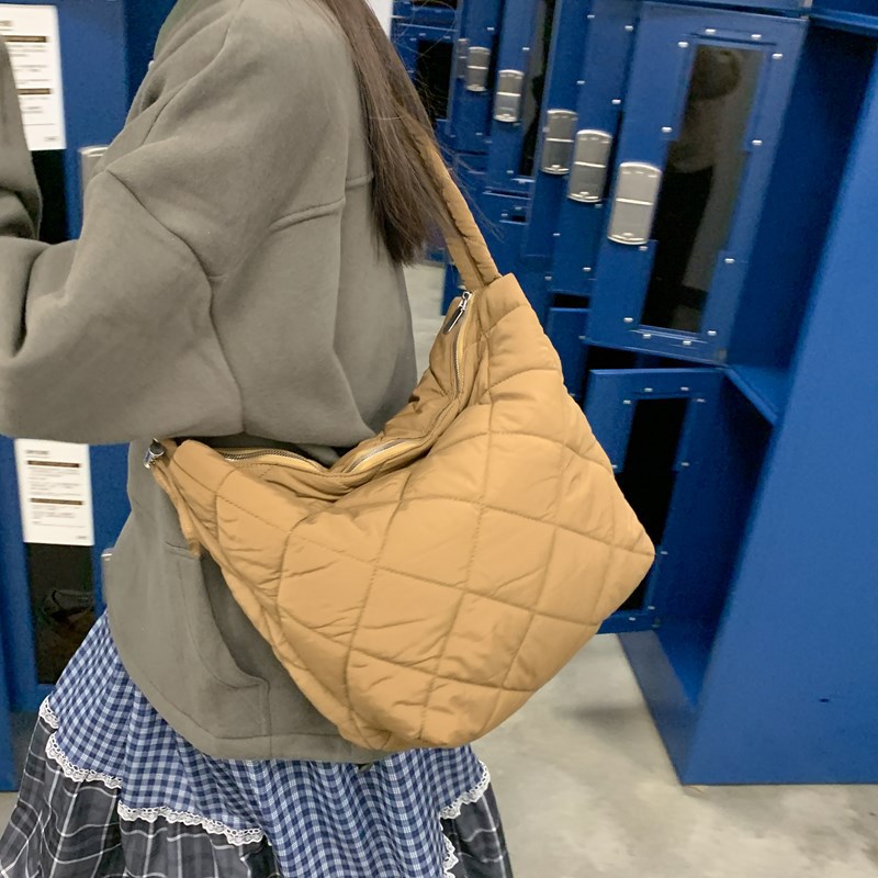キルティングバッグ ふわり軽やかキルティングショルダー