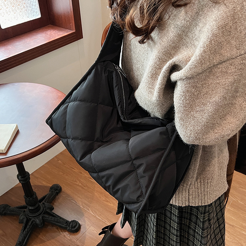 キルティングバッグ ふんわり軽量キルティングショルダー