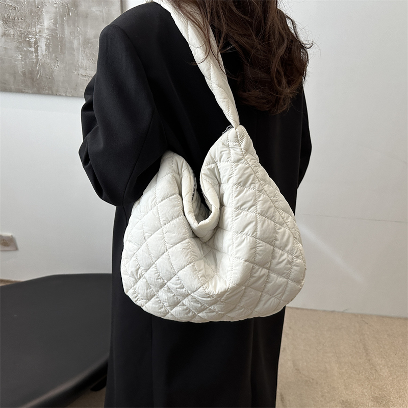 https://fulmo-img-server.com/kiruti/397d01d4-4af6-4c81-bb9b-45ea5ddf5f94.jpg