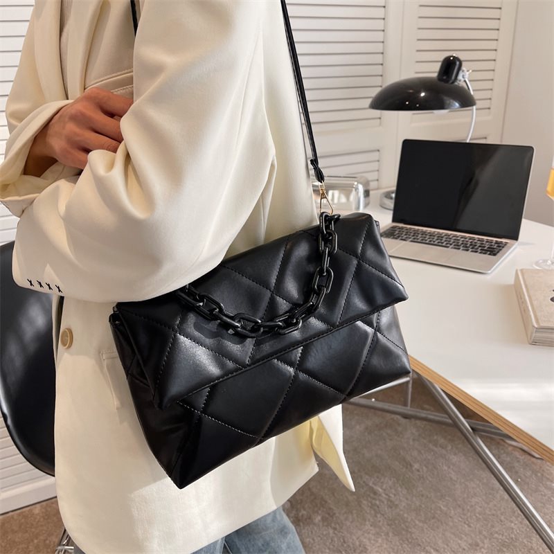 キルティングバッグ 上品チェーンキルティングショルダー