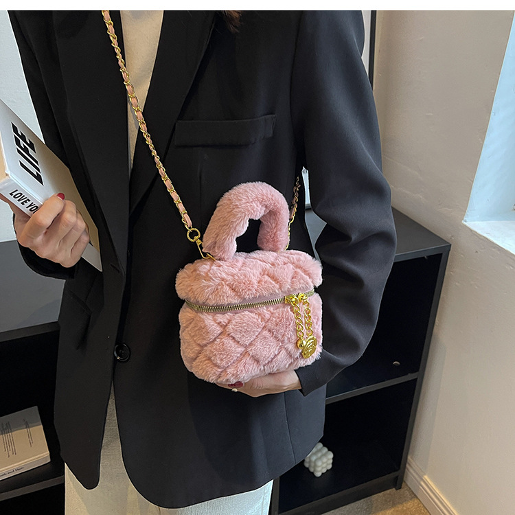 キルティングバッグ ふわふわファーキルティングチェーンバッグ秋冬レディース全4色