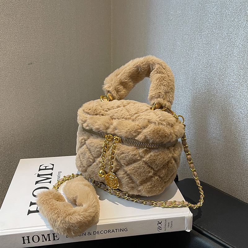 キルティングバッグ ふわふわファーキルティングチェーンバッグ秋冬レディース全4色