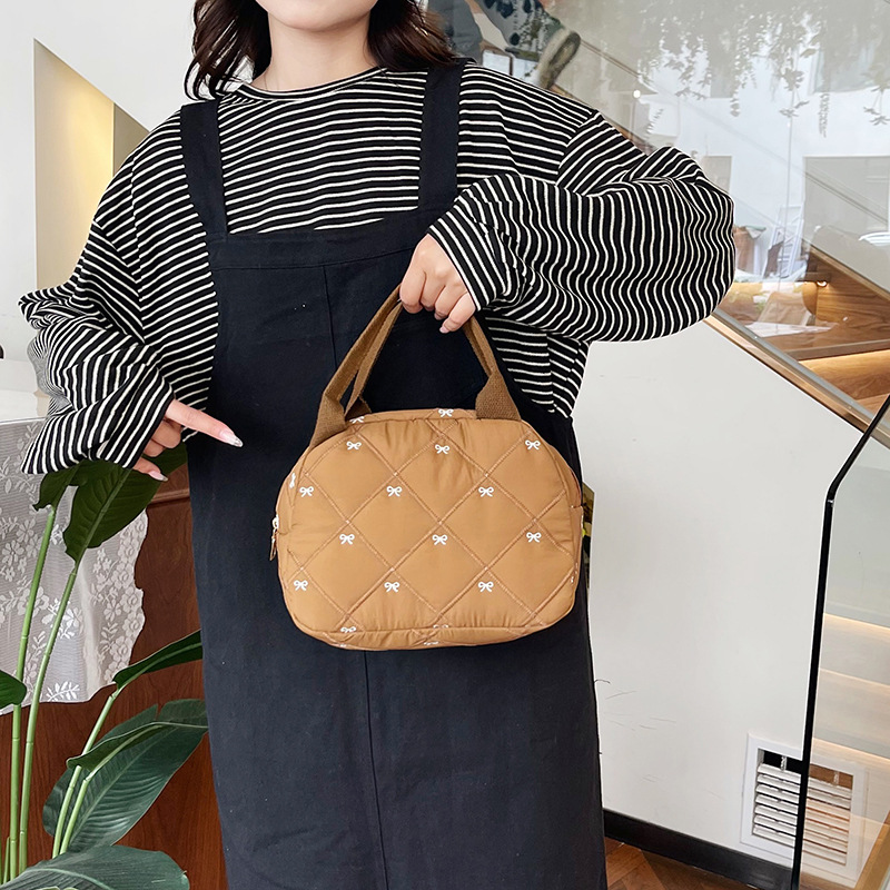 キルティングバッグ リボン刺繍入りキルティングミニトートバッグ