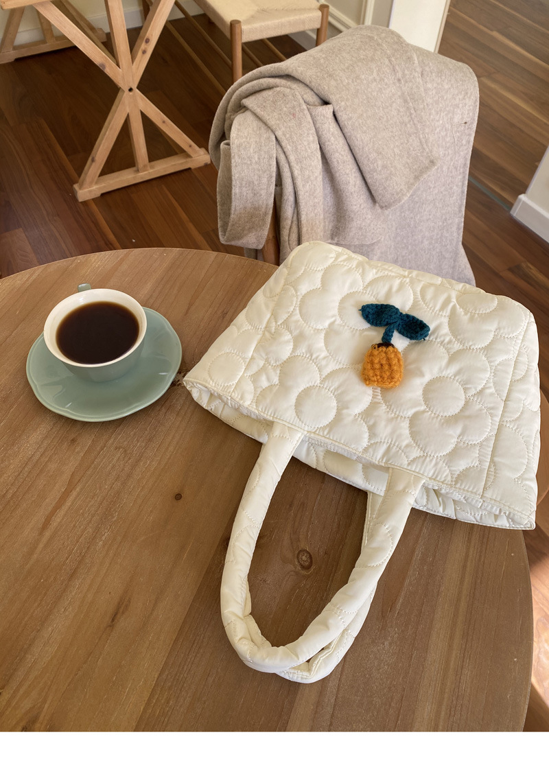 キルティングバッグ 花モチーフ刺繍付きキルティングトートバッグ