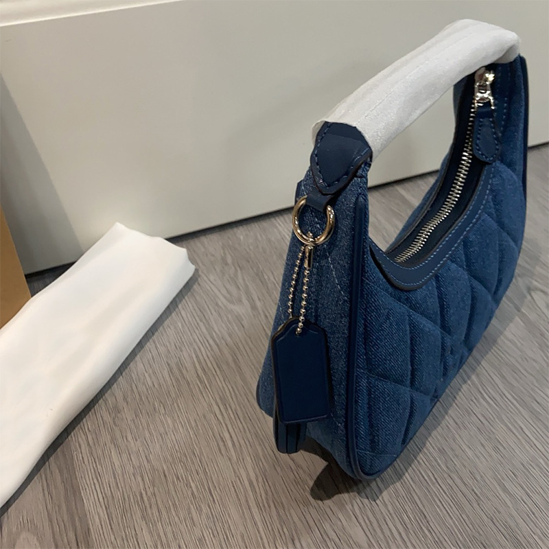 キルティングバッグ デニム風三日月型キルティングバッグショルダー