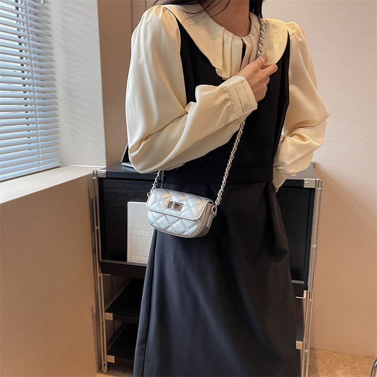 キルティングバッグ 菱格模様ミニショルダーバッグ