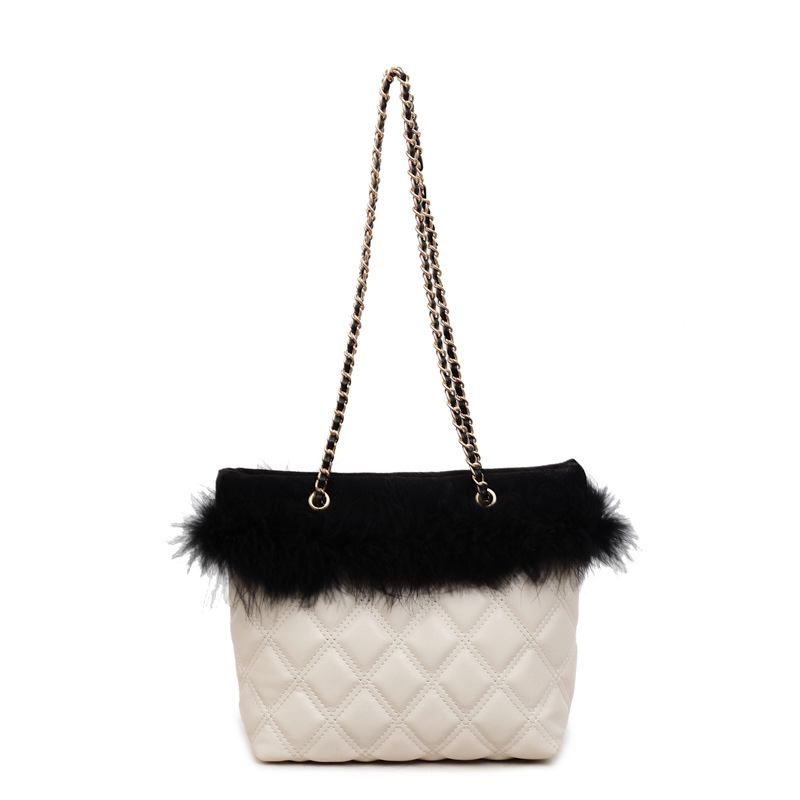 キルティングバッグ 大容量キルティングチェーンバッグ ファー付きトートバッグ