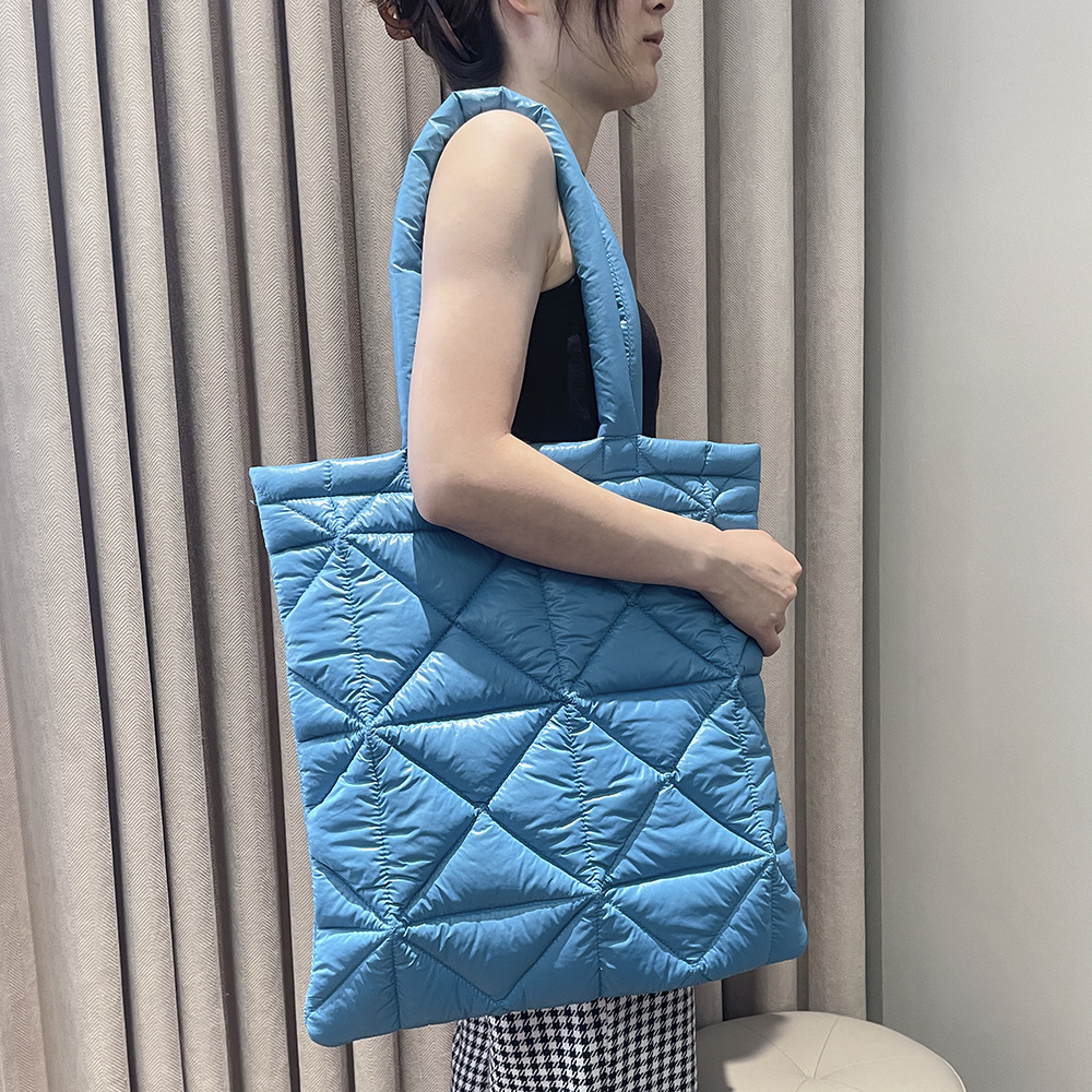 キルティングバッグ 暖かみ溢れるキルティングトート