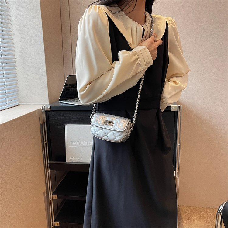 キルティングバッグ 菱格模様ミニショルダーバッグ