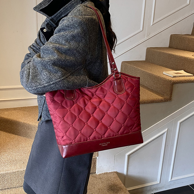 キルティングバッグ 大容量キルティングトートバッグ 通勤ショルダー対応