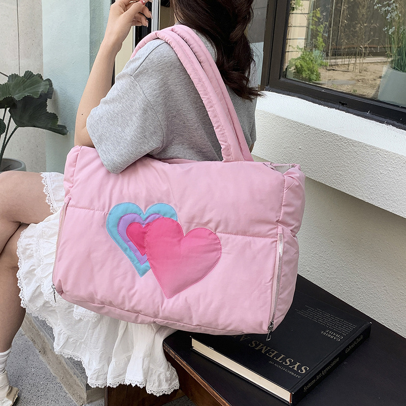 キルティングバッグ ハート刺繍キルティング大容量トートバッグ