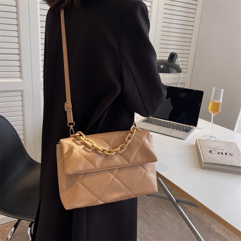 キルティングバッグ 上品チェーンキルティングショルダー
