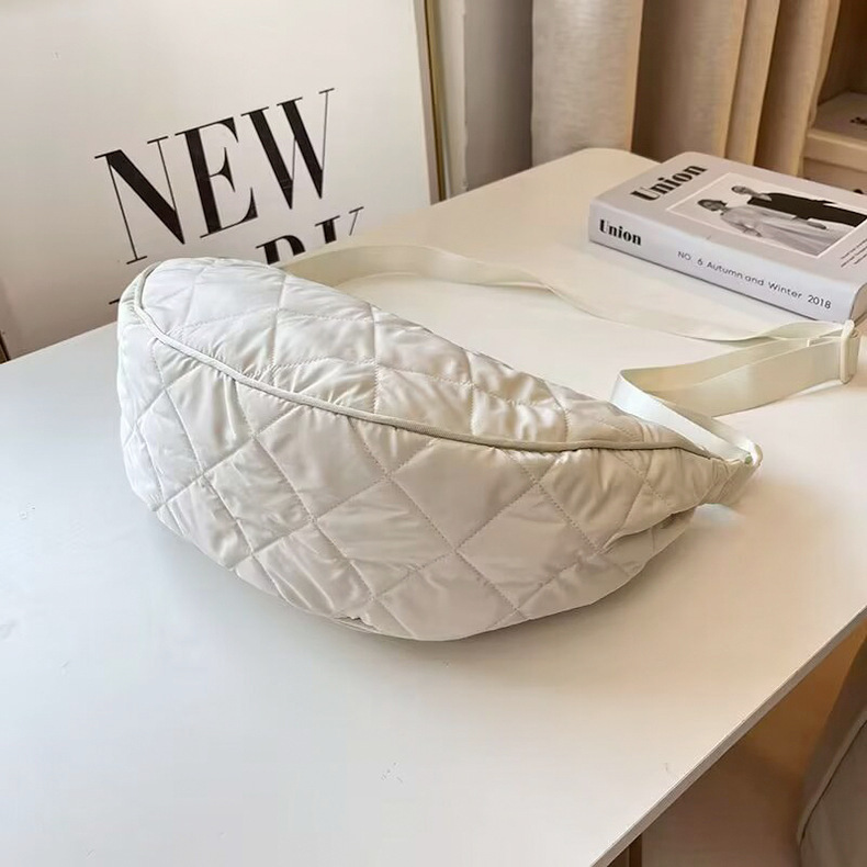 キルティングバッグ 月形キルティングショルダー