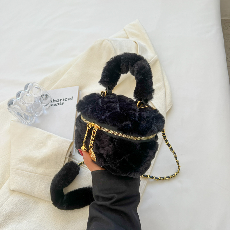 キルティングバッグ ふわふわファーキルティングチェーンバッグ秋冬レディース全4色