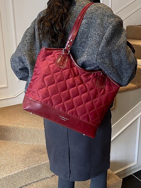 キルティングバッグ 大容量キルティングトートバッグ 通勤ショルダー対応