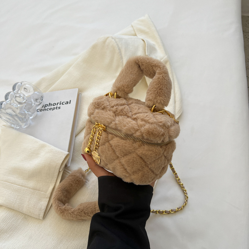 キルティングバッグ ふわふわファーキルティングチェーンバッグ秋冬レディース全4色