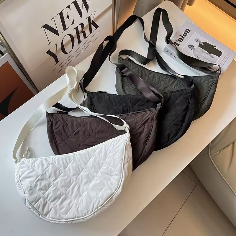 キルティングバッグ シンプル半月型キルティングショルダー