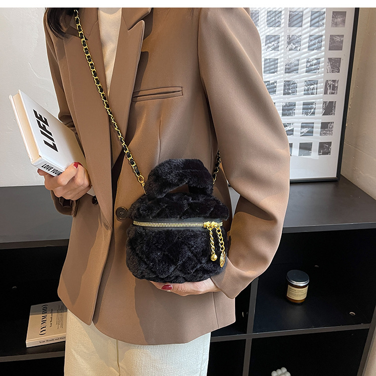 キルティングバッグ ふわふわファーキルティングチェーンバッグ秋冬レディース全4色