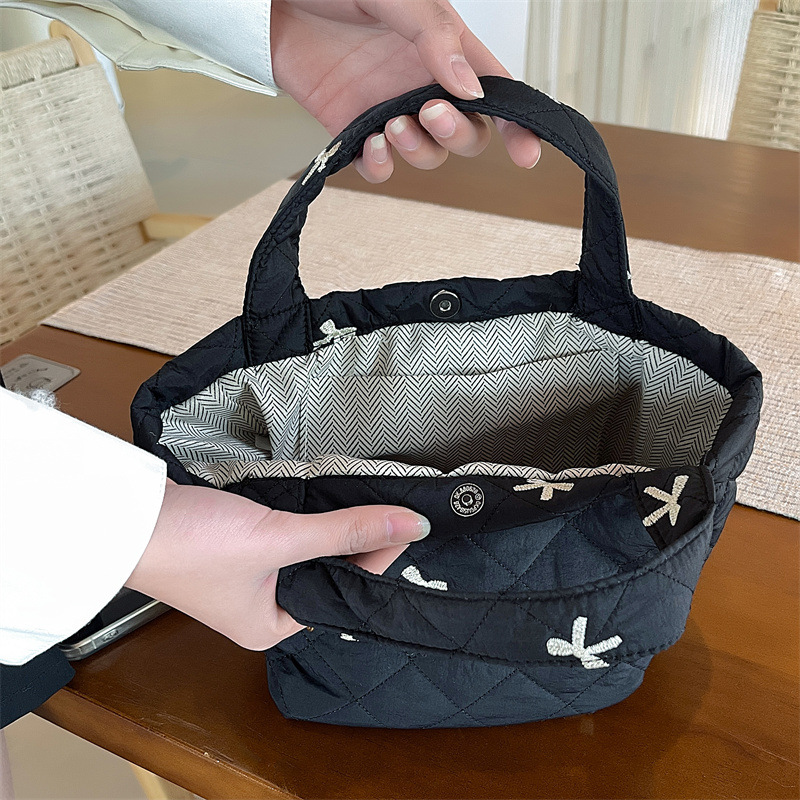 キルティングバッグ リボン刺繍ダイヤ柄キルティングトートバッグ