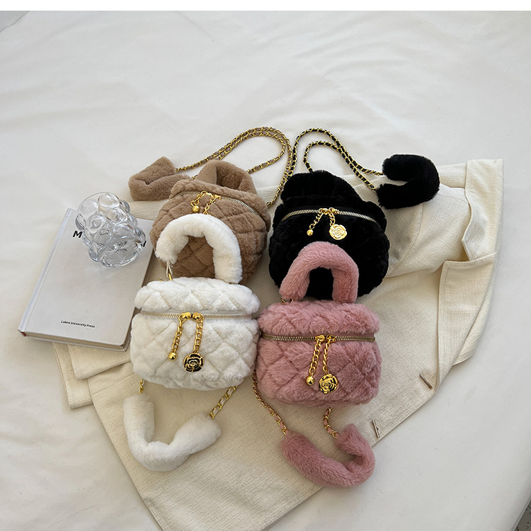 キルティングバッグ ふわふわファーキルティングチェーンバッグ秋冬レディース全4色