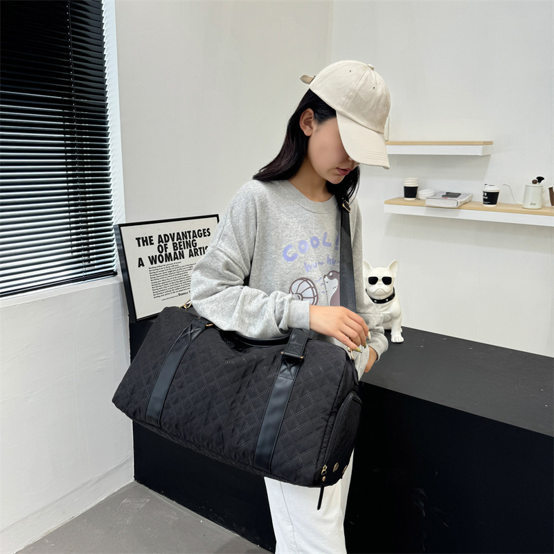 キルティングバッグ 上品なダイヤ柄キルティング大容量ボストンバッグ