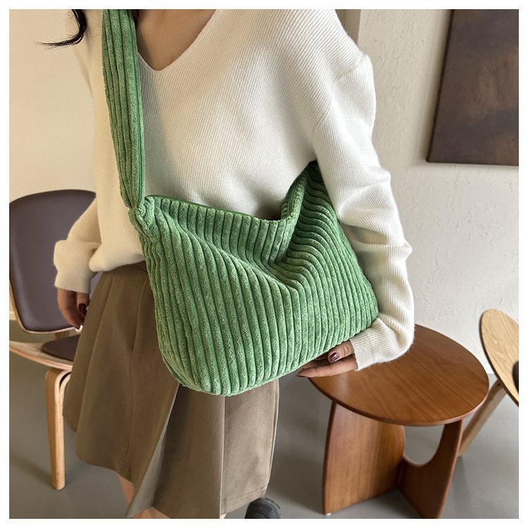 キルティングバッグ コーデュロイふんわりショルダーバッグ
