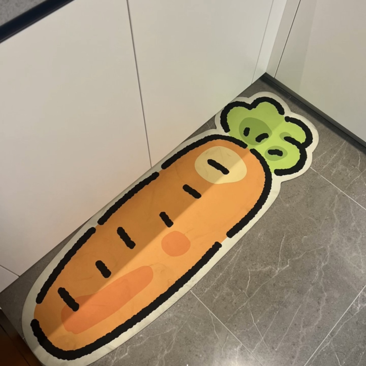 キッチンにぴったりの防滑マット お手入れ簡単で水や油にも強い 使いやすくカスタマイズ可能