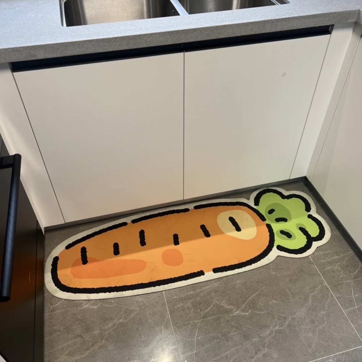 キッチンにぴったりの防滑マット お手入れ簡単で水や油にも強い 使いやすくカスタマイズ可能