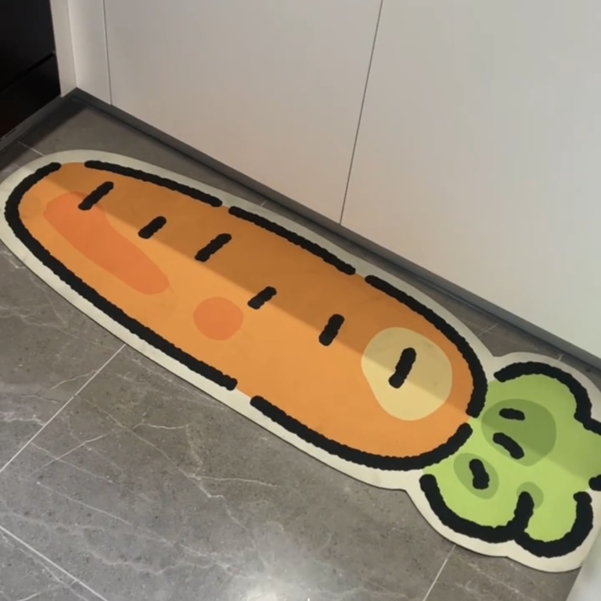キッチンにぴったりの防滑マット お手入れ簡単で水や油にも強い 使いやすくカスタマイズ可能