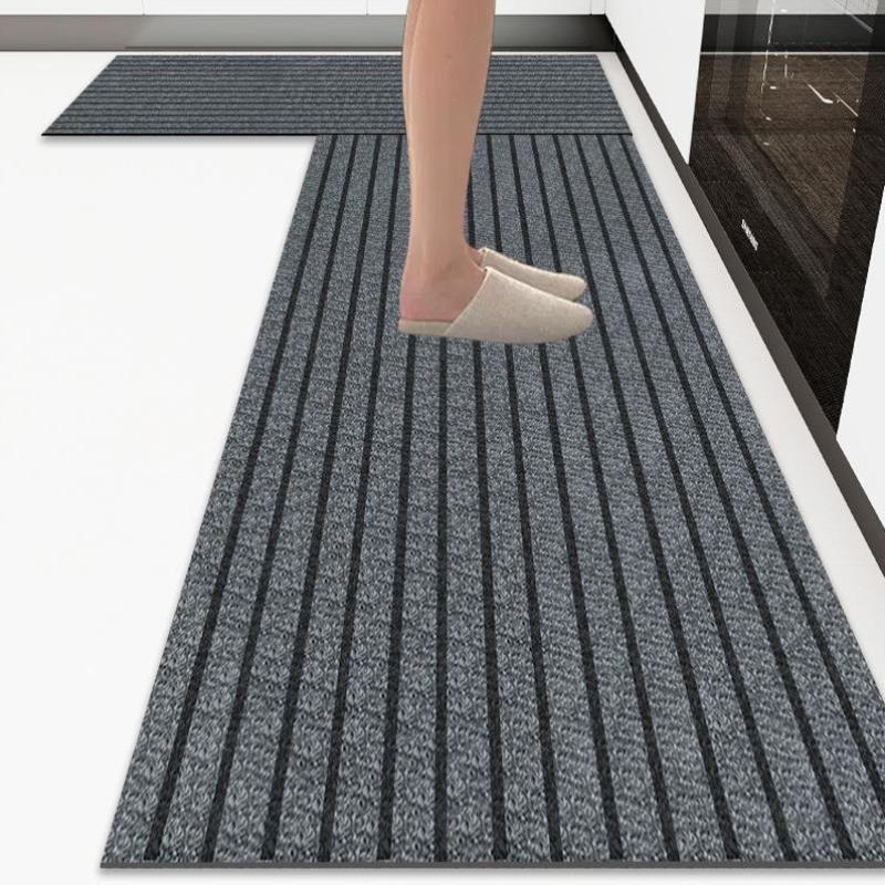 七条のストライプが魅力的なキッチンマット 吸水防滑でお手入れ簡単なデザイン