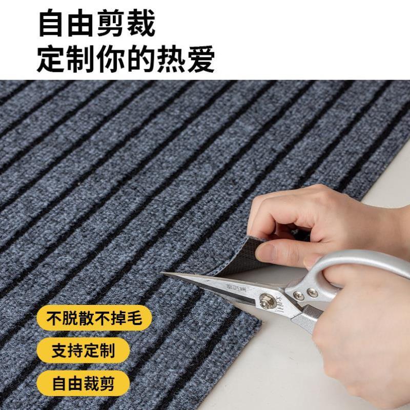 七条のストライプが魅力的なキッチンマット 吸水防滑でお手入れ簡単なデザイン