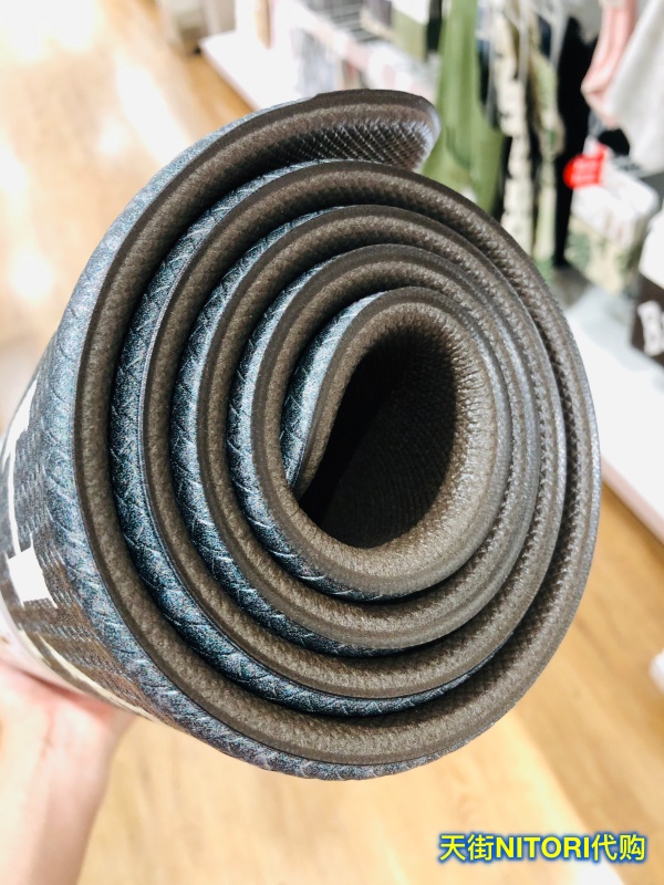 NITORIのPVCキッチンマット滑り止め防水で洗える長方形デザイン