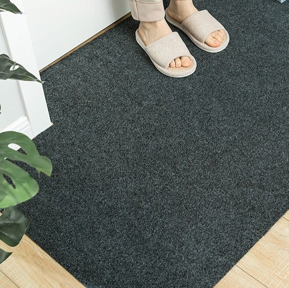 キッチンやリビングにぴったりの吸水マット 家庭用の便利アイテムで清潔感アップ