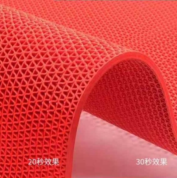 防水防油で拭けるキッチンマット！滑り止め付きでずれない洗えるプラスチック製