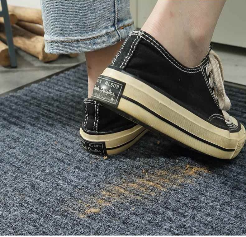 拭けて洗える！条紋デザインのおしゃれな防滑キッチンマット