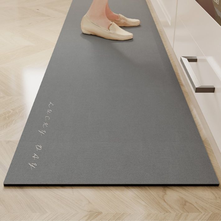 滑り止め付きでずれない！拭き取れる防水キッチンマット45×180cm