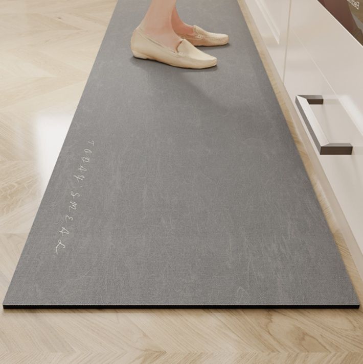滑り止め付きでずれない！拭き取れる防水キッチンマット45×180cm