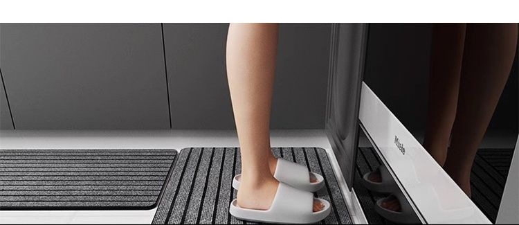 拭けて清潔！北欧ストライプ柄の滑り止め付きキッチンマット