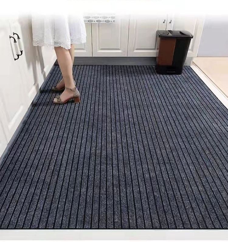 拭き取れて洗える！ストライプ柄の滑り止め付きキッチンマット