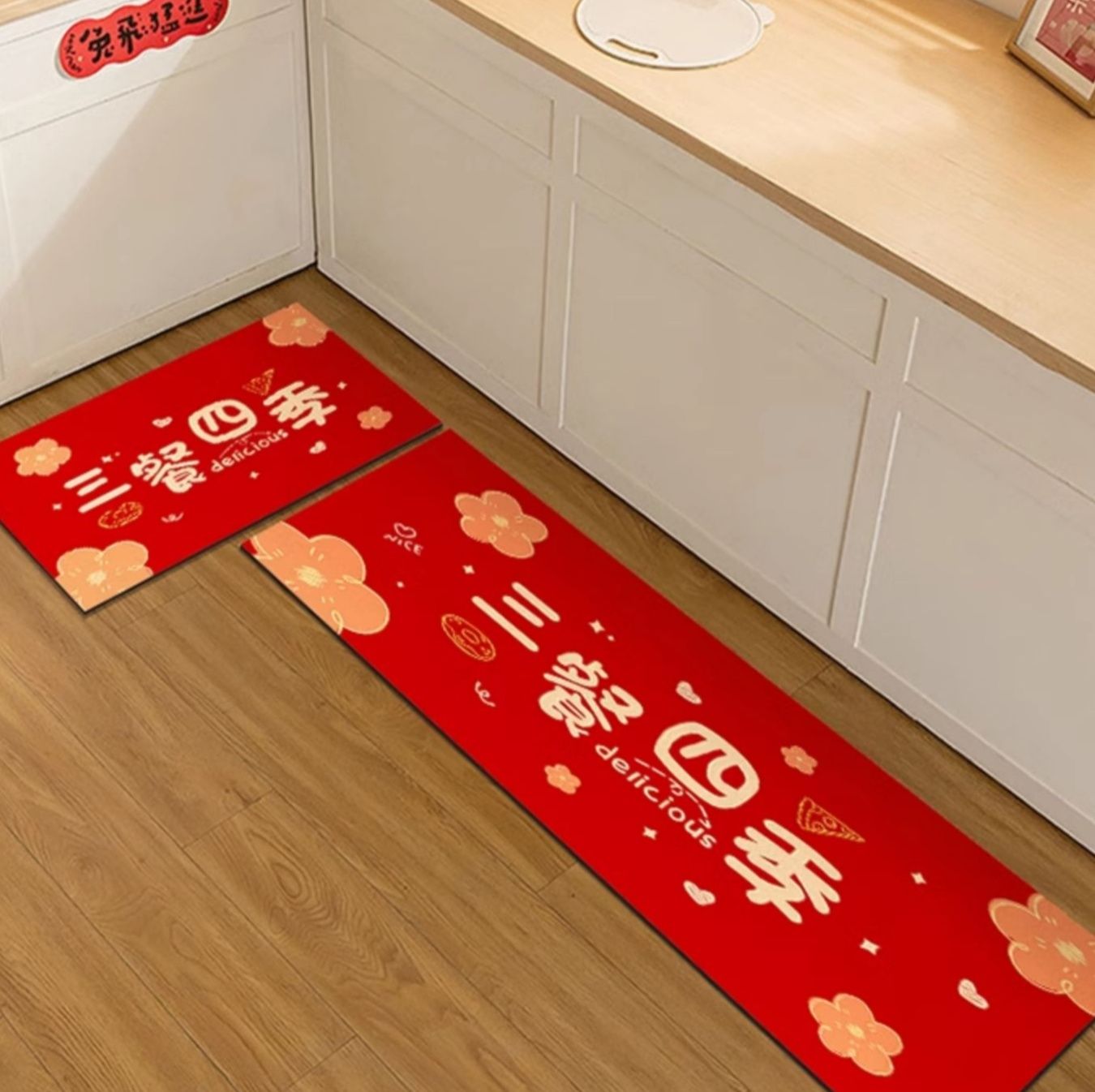 赤色デザインでおしゃれに彩る滑り止め付き洗える高級キッチンマット